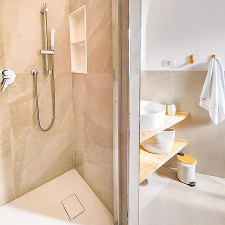 50mt Metro Station - 20min Walking From Colosseum - Romecentralhouse - Elegant And Fully Equipped Apartment